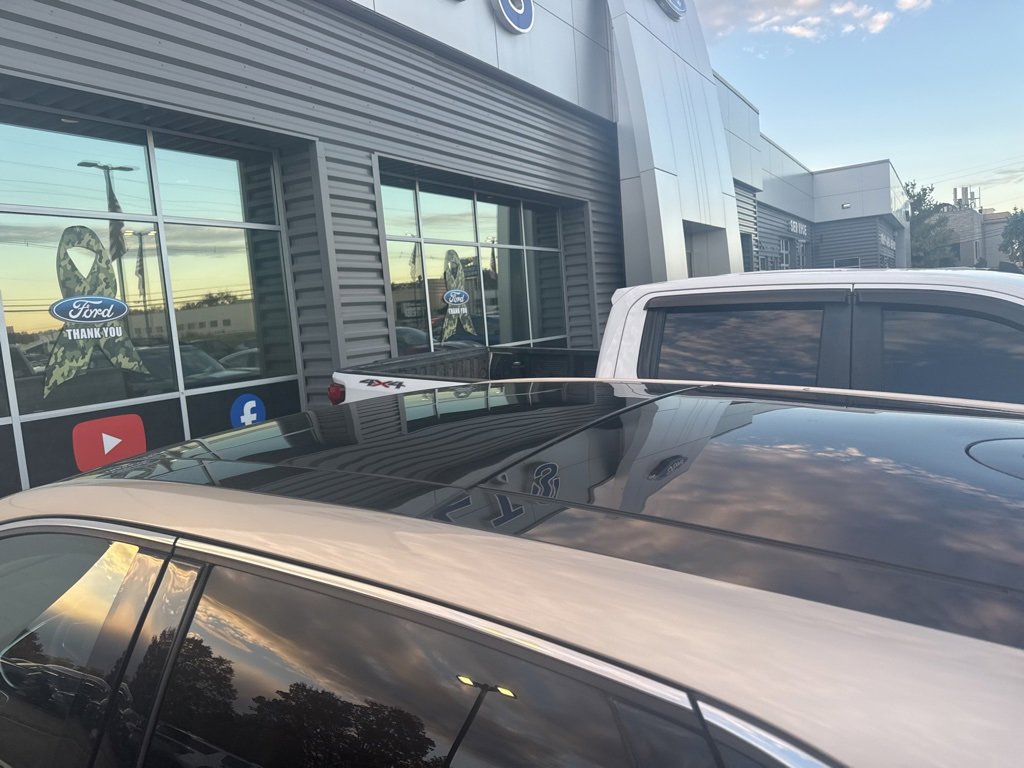 Used 2018 Ford Edge Titanium w/ Equipment Group 301A image 8