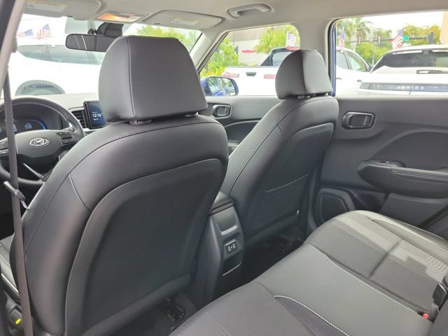 Used 2025 Hyundai Venue Limited FWD image 8