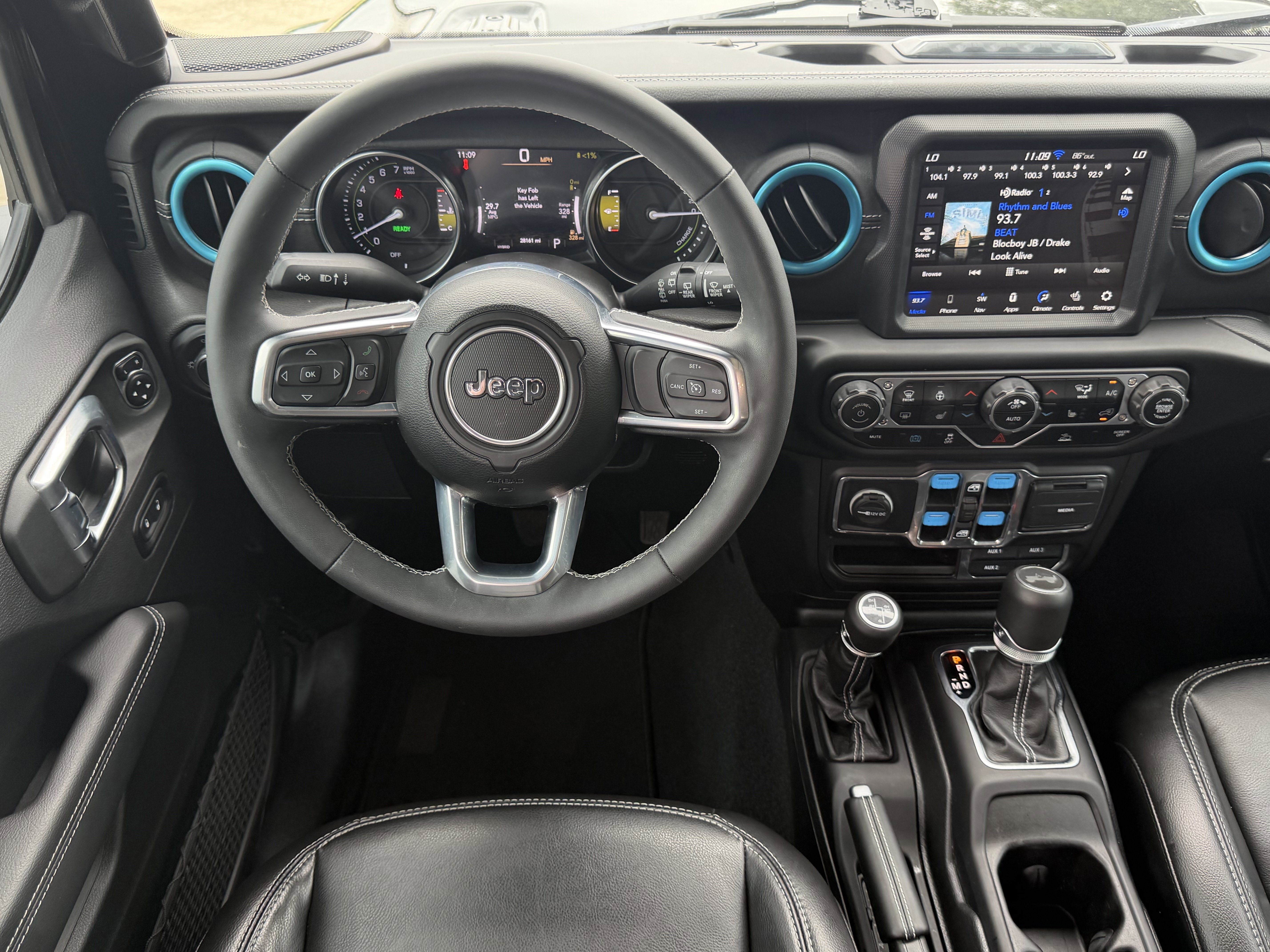 Used 2023 Jeep Wrangler Unlimited Sahara w/ Cold Weather Group AWD/4WD image 12