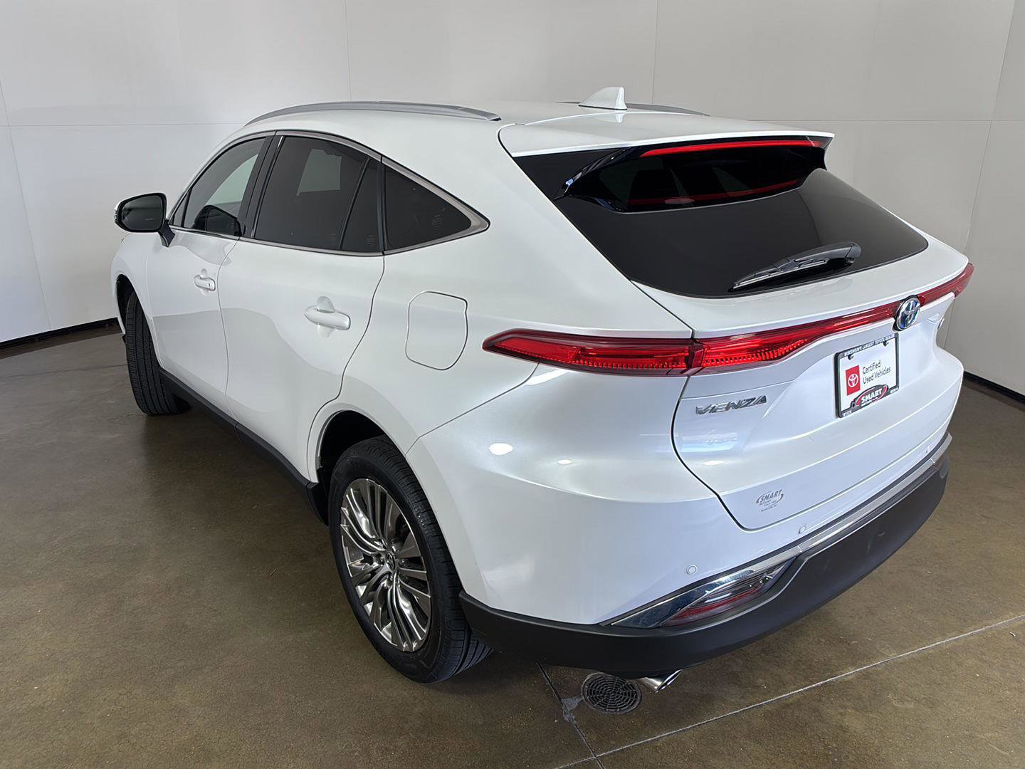 Used 2024 Toyota Venza Limited AWD/4WD image 12