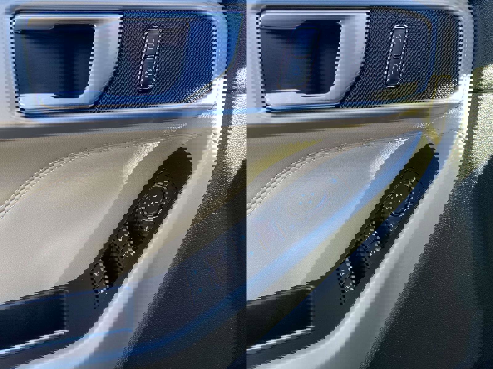 Used 2022 Ford Explorer XLT w/ Equipment Group 202A image 21