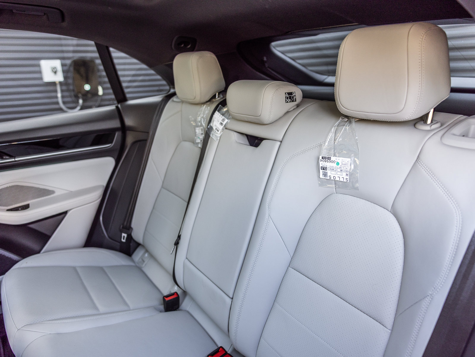 Certified 2026 Porsche Macan Electric RWD image 25