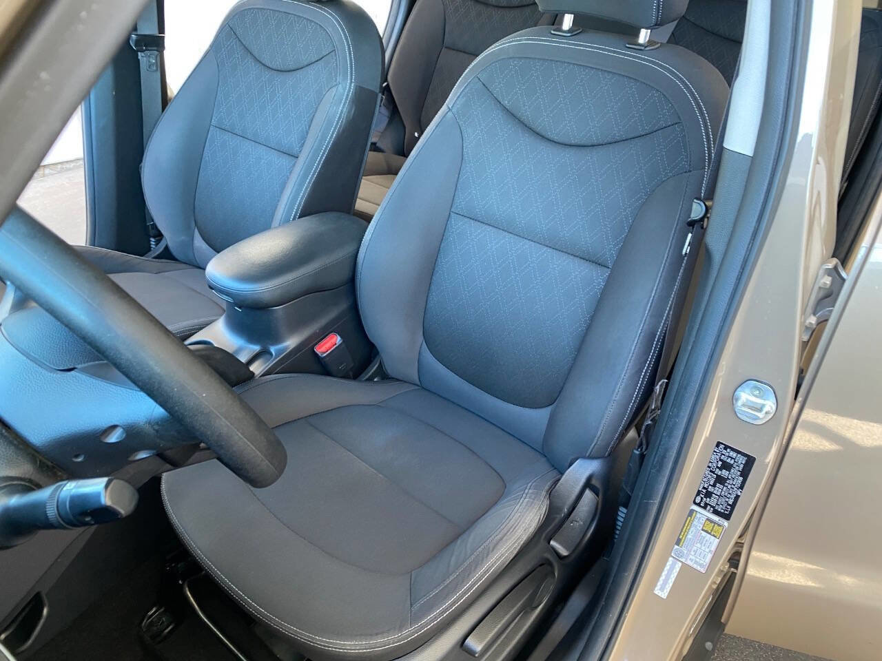 Used 2015 Kia Soul Base 4dr Crossover 6A FWD image 29