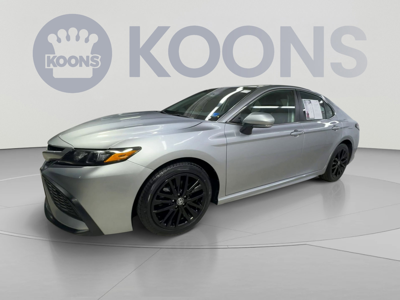 Used 2023 Toyota Camry SE FWD image 5