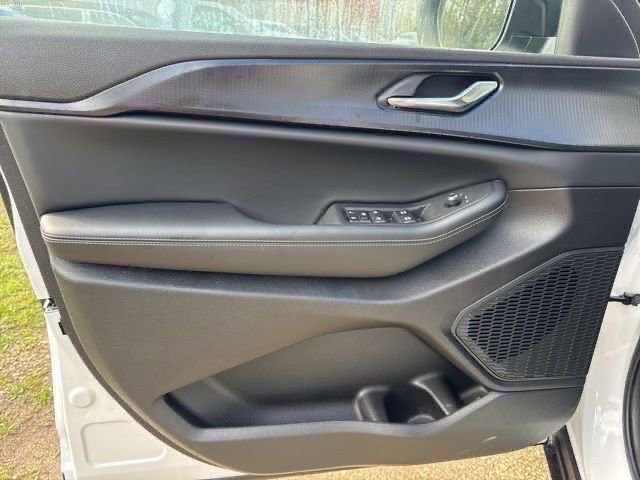 New 2025 Jeep Grand Cherokee Laredo X image 8