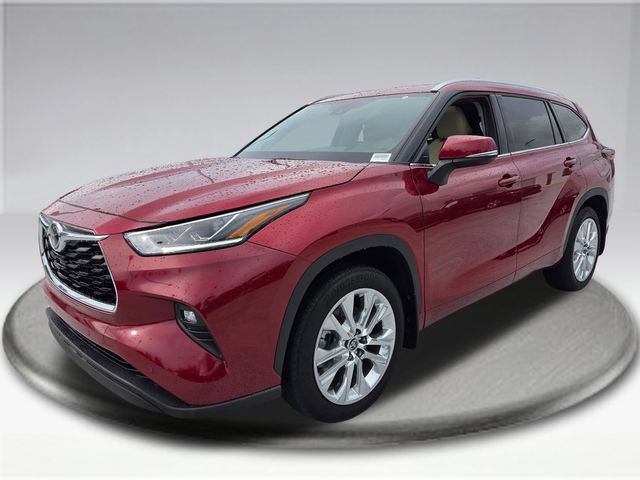 Used 2025 Toyota Highlander Limited FWD image 18