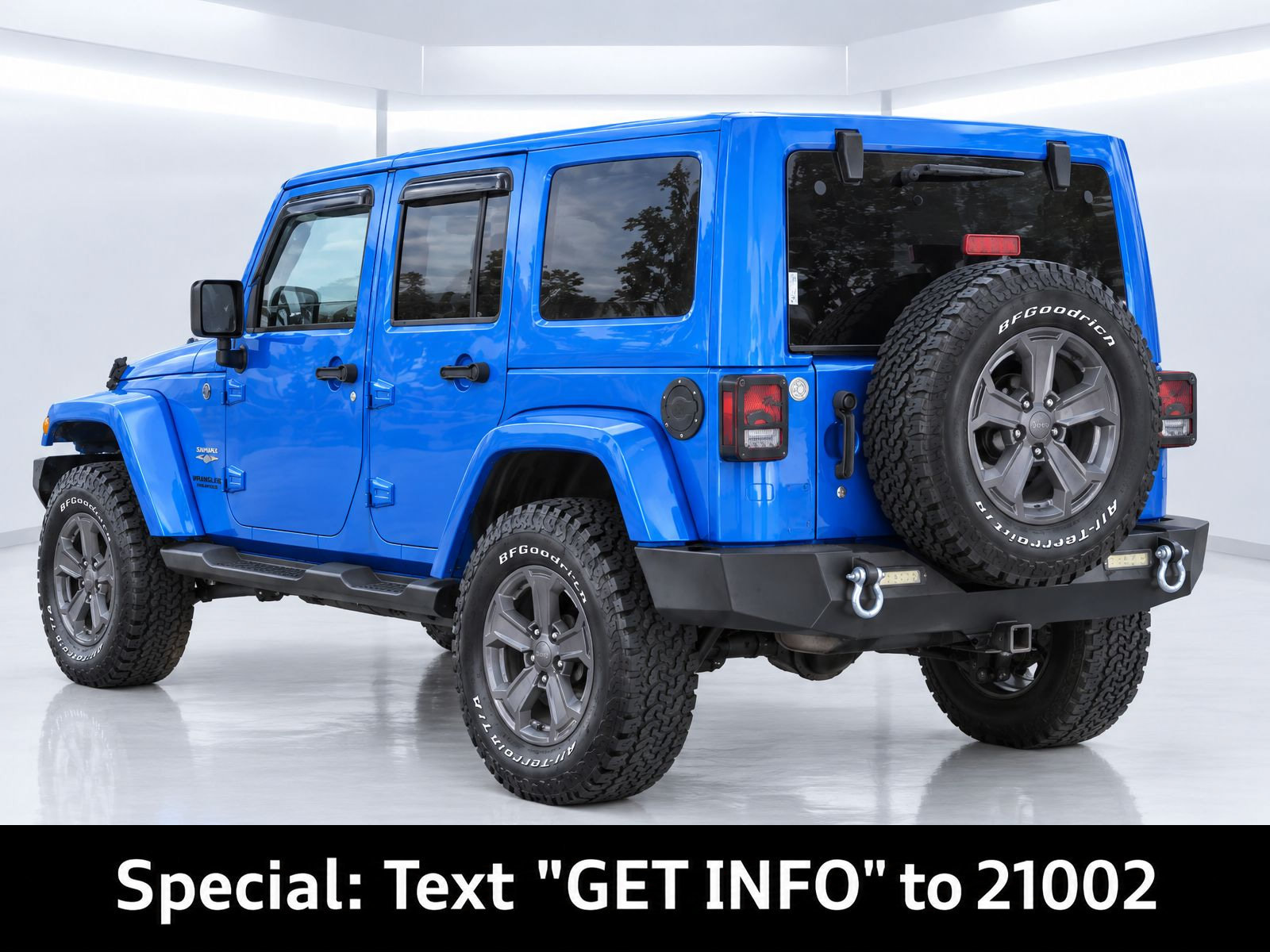 Used 2015 Jeep Wrangler Unlimited Sahara w/ Connectivity Group AWD/4WD image 3