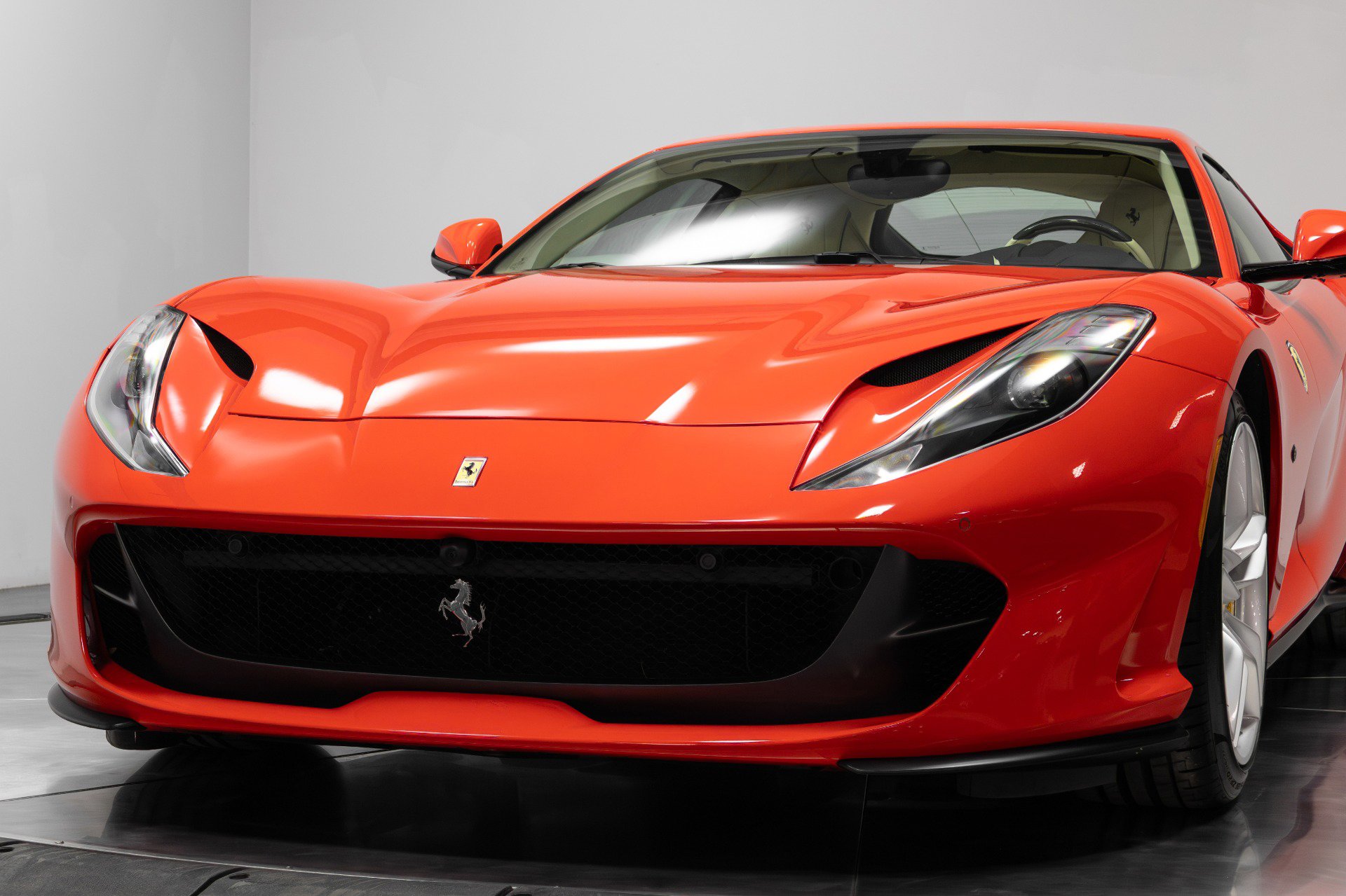 Used 2018 Ferrari 812 Superfast image 96