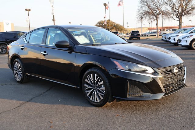 Used 2025 Nissan Altima 2.5 SV image 9