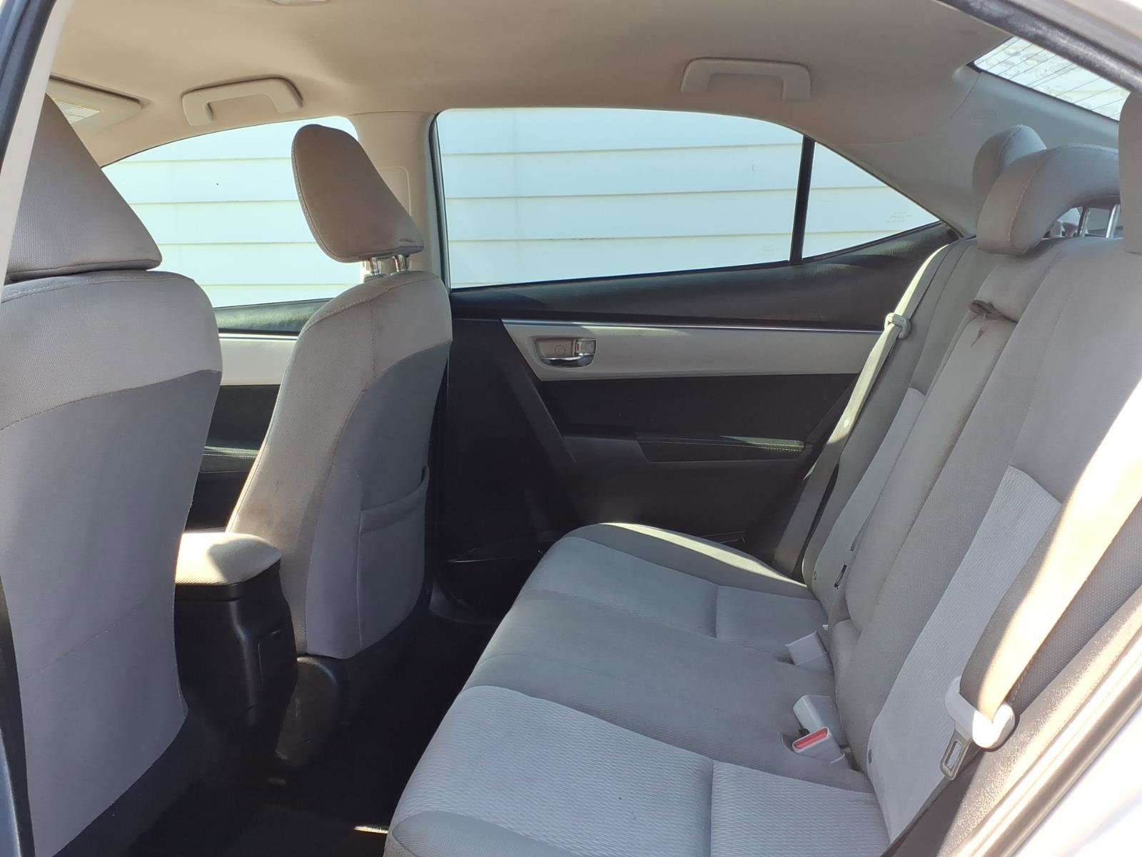 Used 2015 Toyota Corolla LE FWD image 9