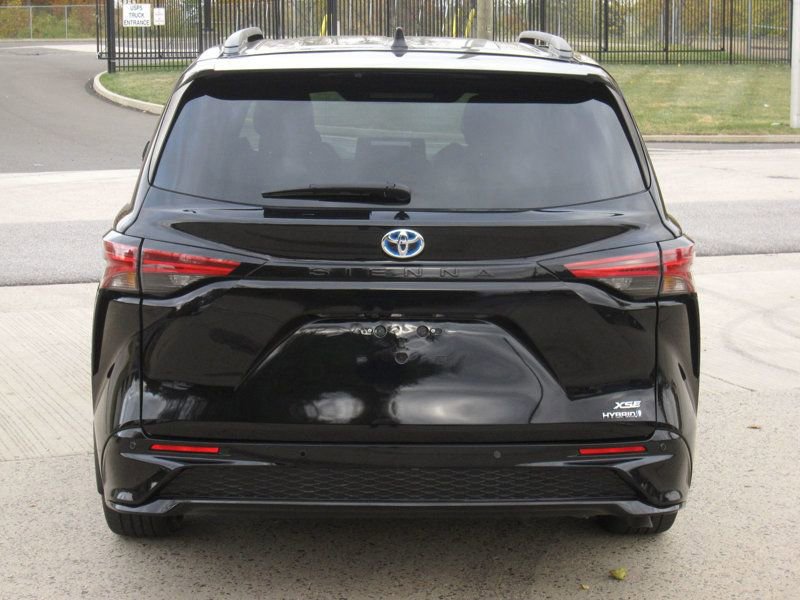 Used 2023 Toyota Sienna XSE image 14