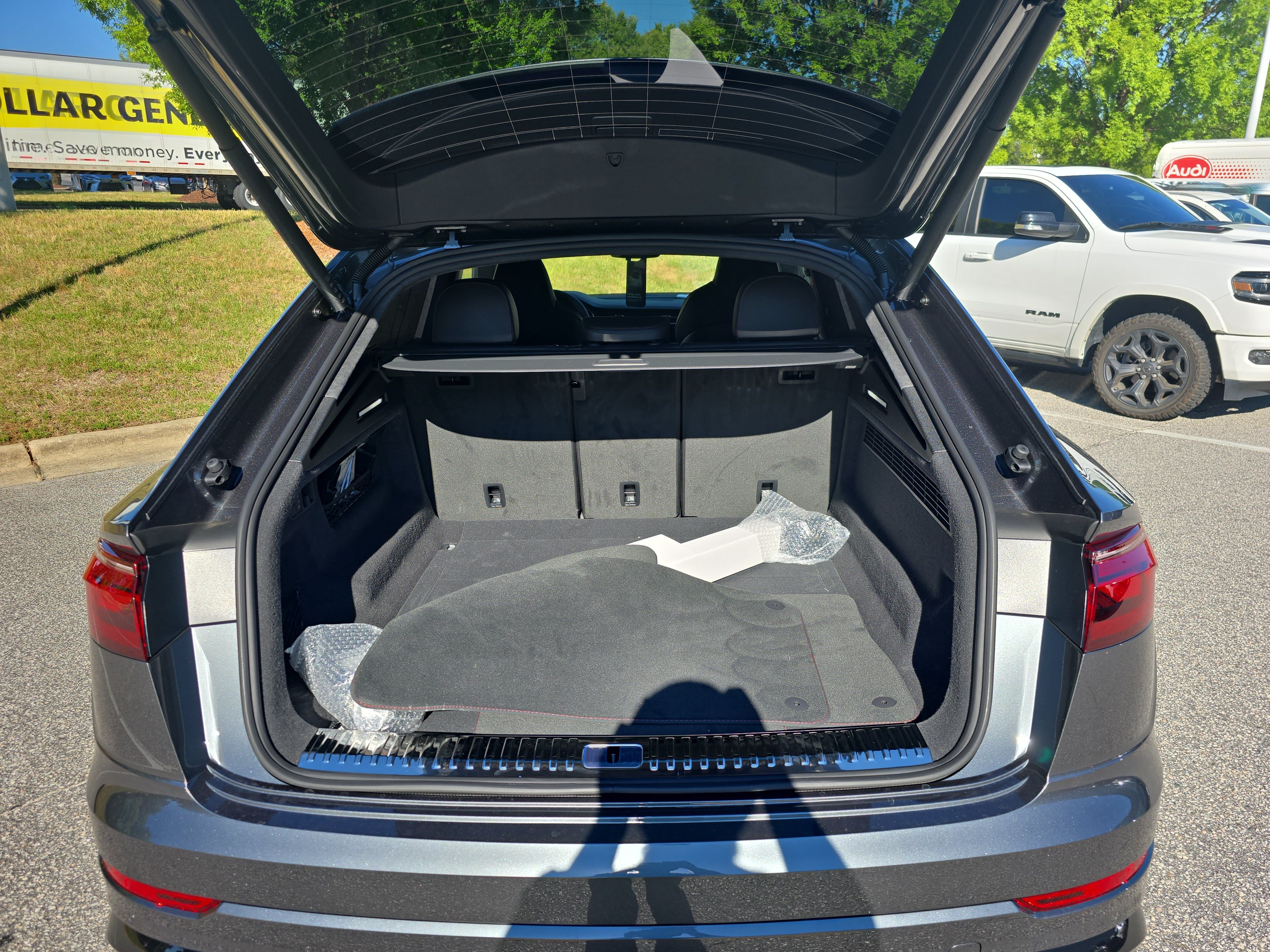 New 2026 Audi SQ8 Prestige AWD/4WD image 12