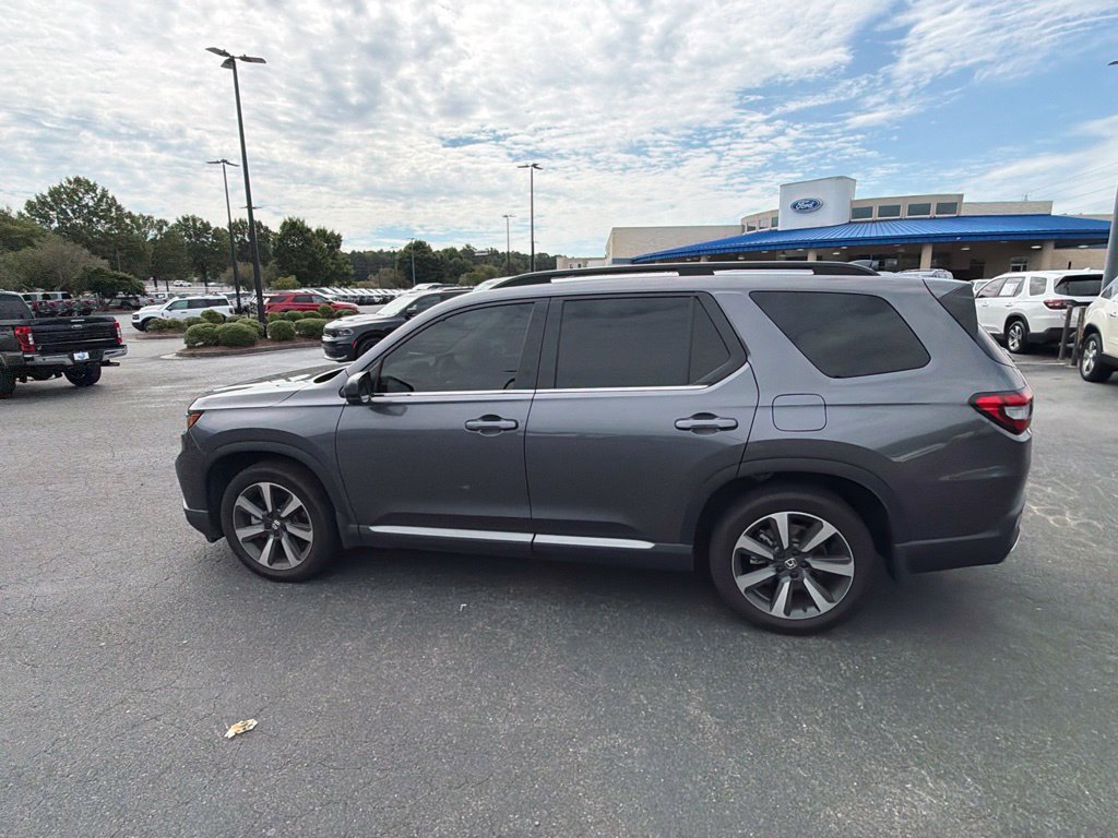 Used 2025 Honda Pilot Touring image 14