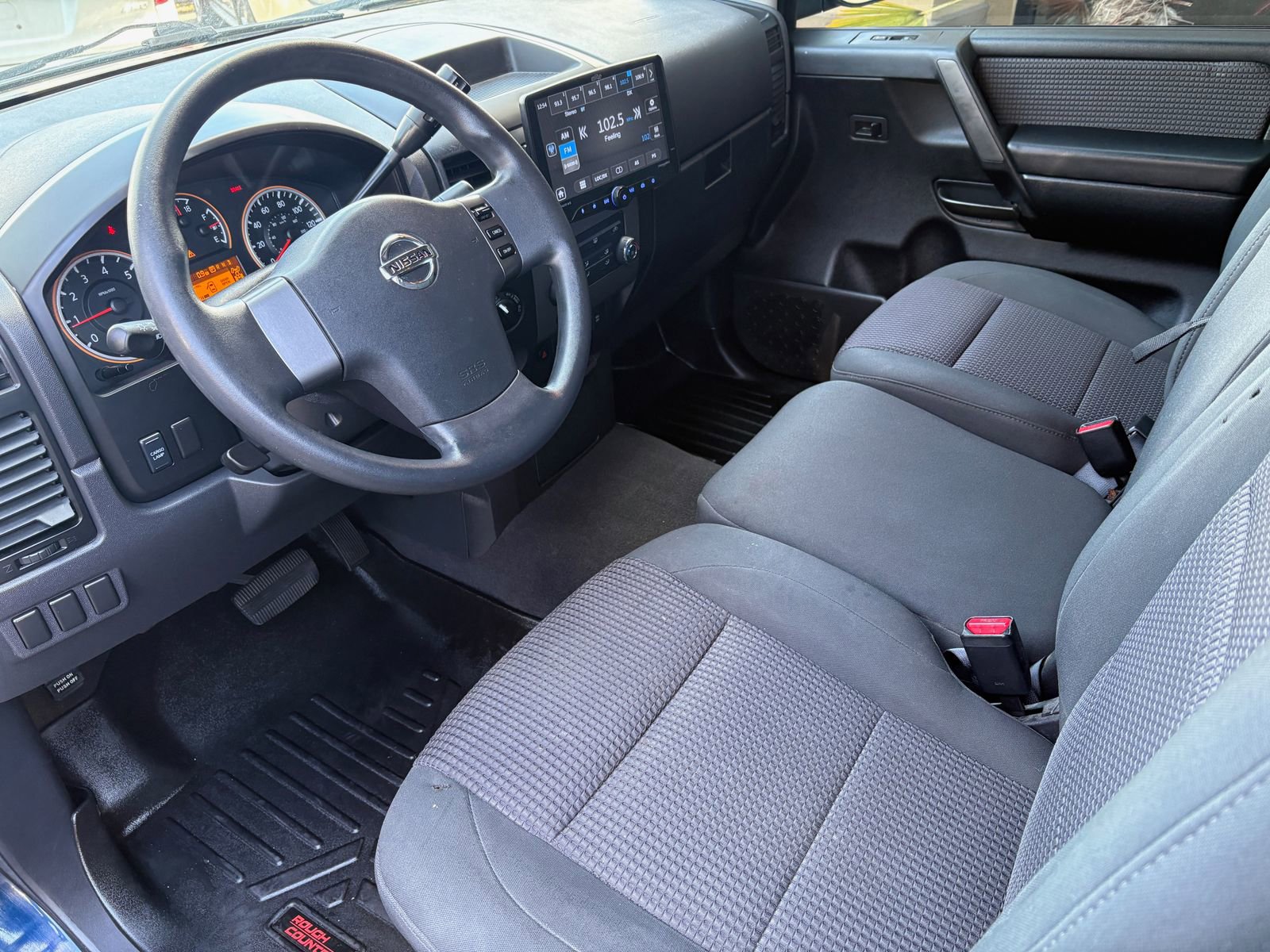 Used 2010 Nissan Titan SE AWD/4WD image 10