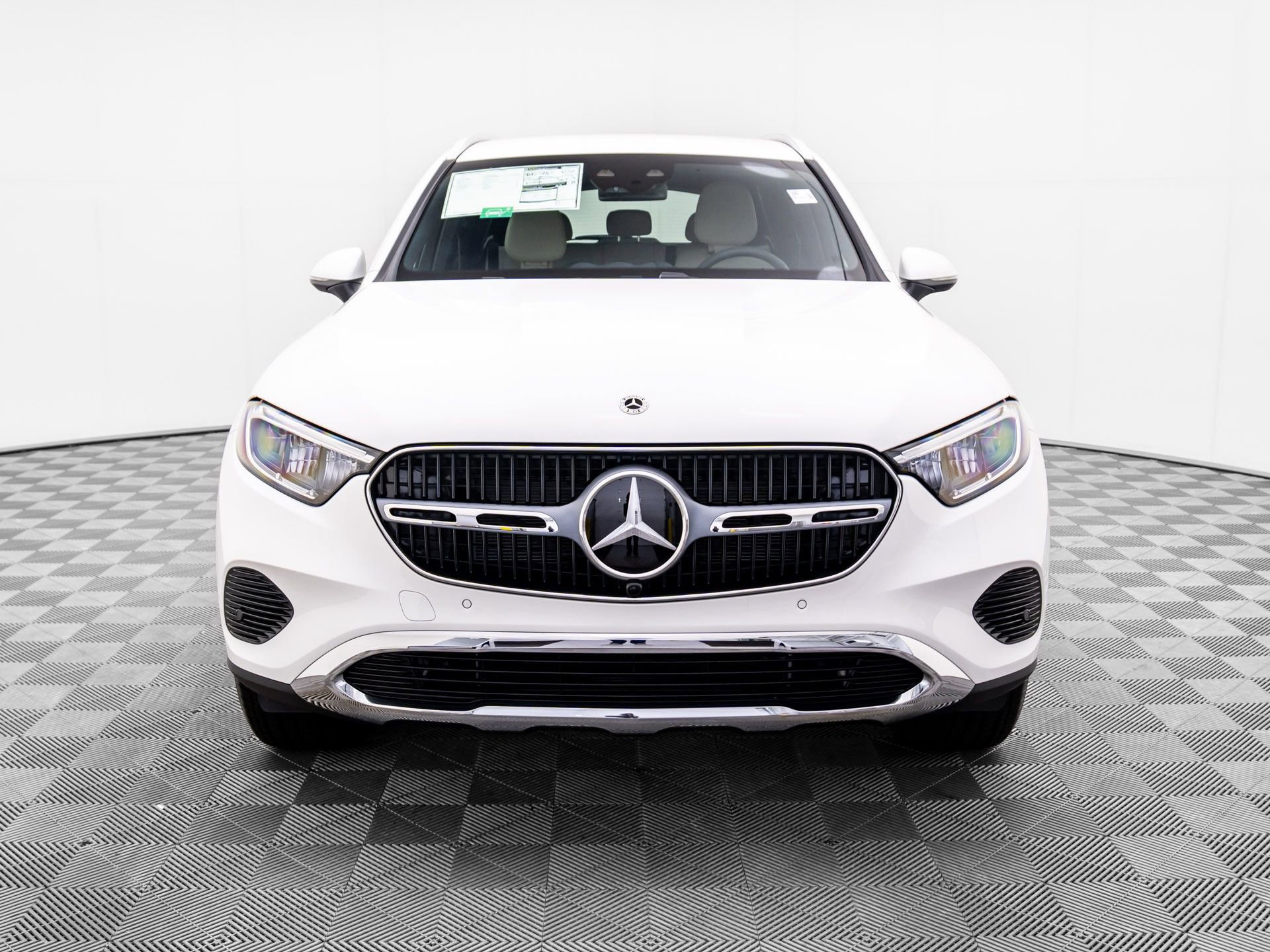 New 2025 Mercedes-Benz GLC 350e 4MATIC image 9