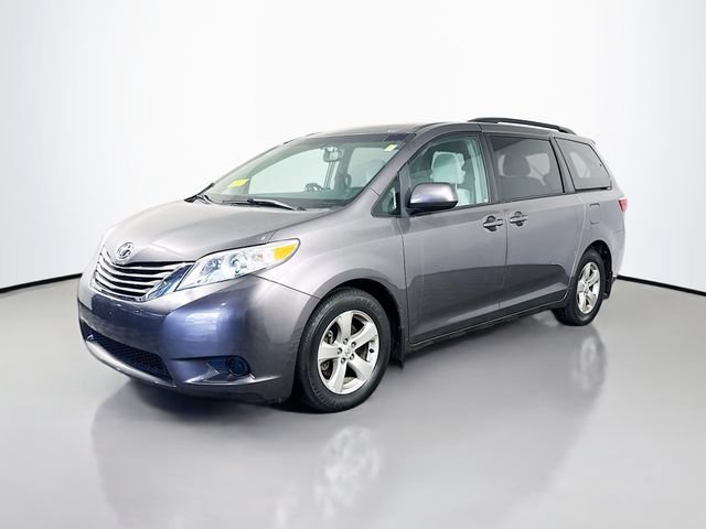 Used 2017 Toyota Sienna LE FWD image 2