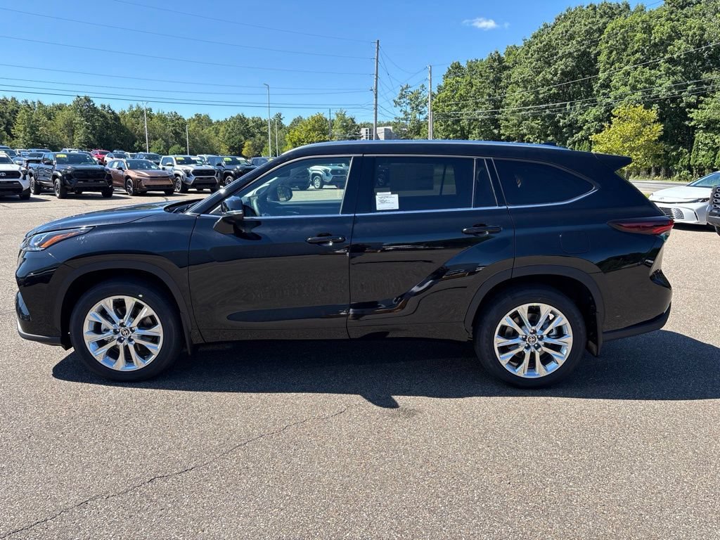 Used 2026 Toyota Highlander Limited AWD/4WD image 3