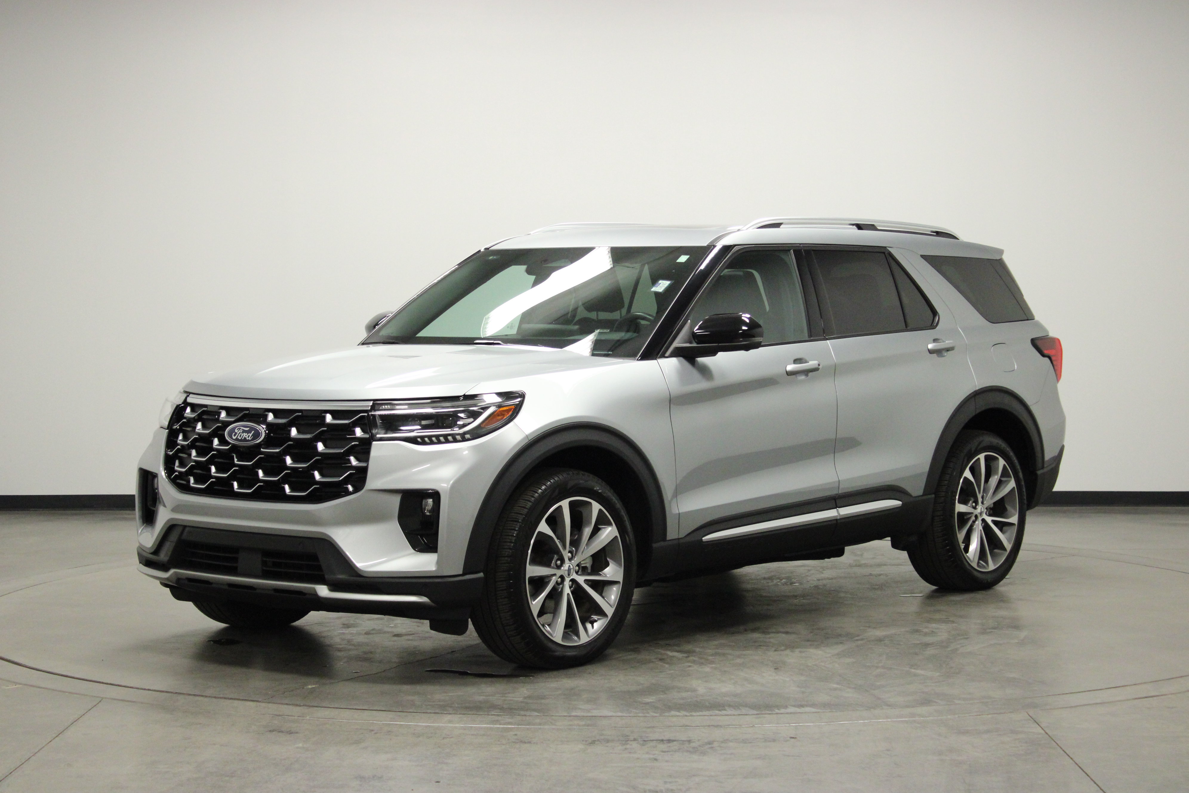 Used 2025 Ford Explorer Platinum w/ Ultimate Package AWD/4WD image 4