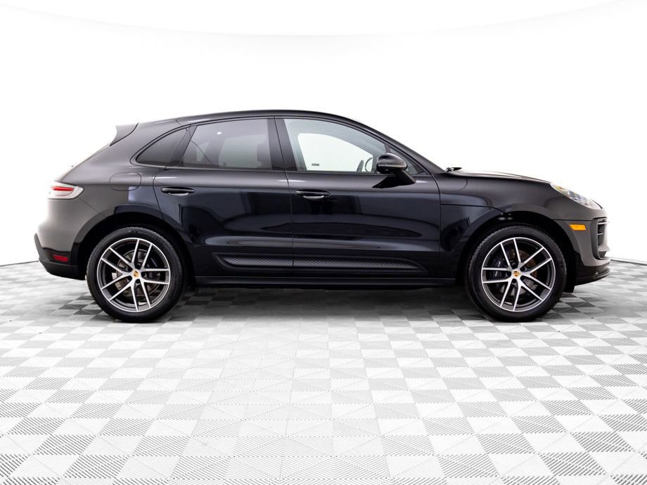 Certified 2025 Porsche Macan image 7