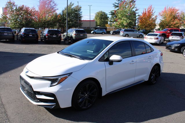 Used 2025 Toyota Corolla SE image 6