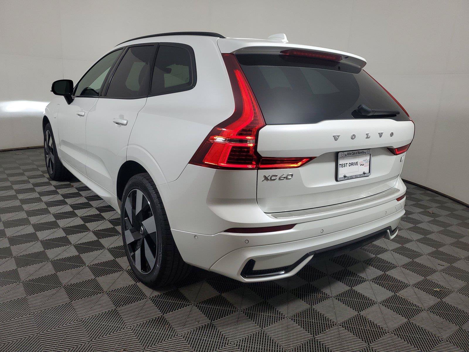Used 2024 Volvo XC60 T8 Plus w/ Protection Package Premier AWD/4WD image 4