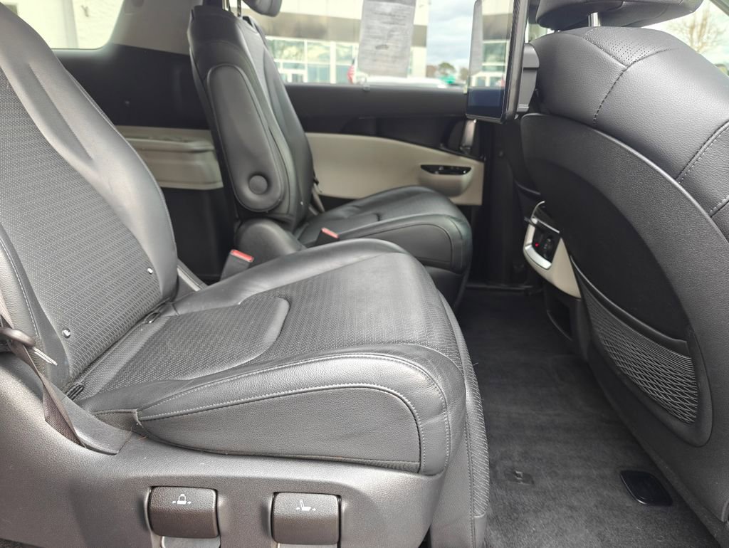 Used 2022 Kia Carnival SX Prestige image 35