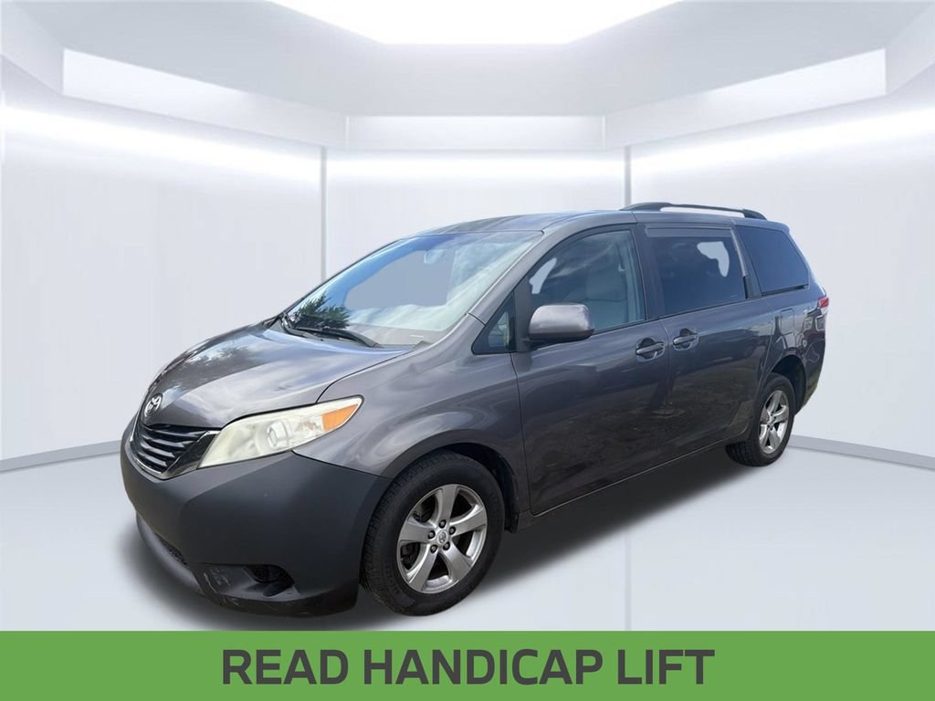 Used 2011 Toyota Sienna LE FWD image 2