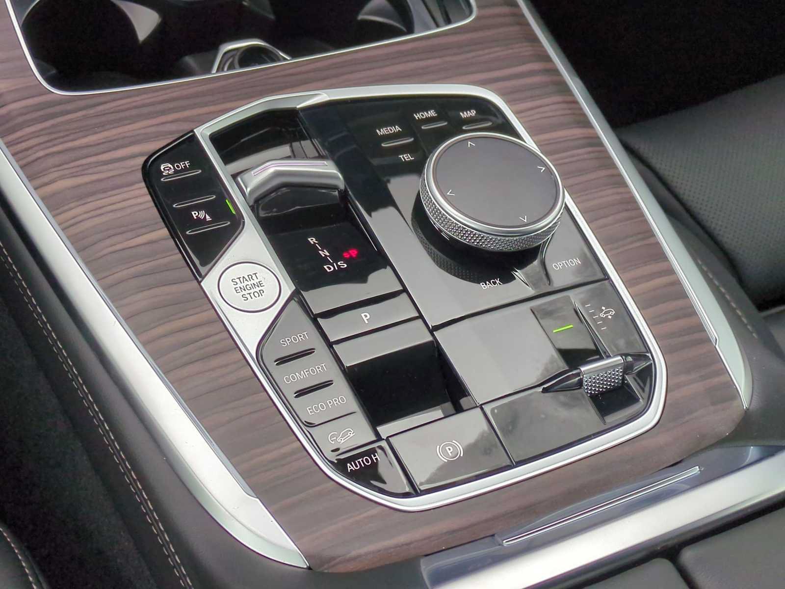 Used 2026 BMW X7 xDrive40i w/ M Sport Package AWD/4WD image 33