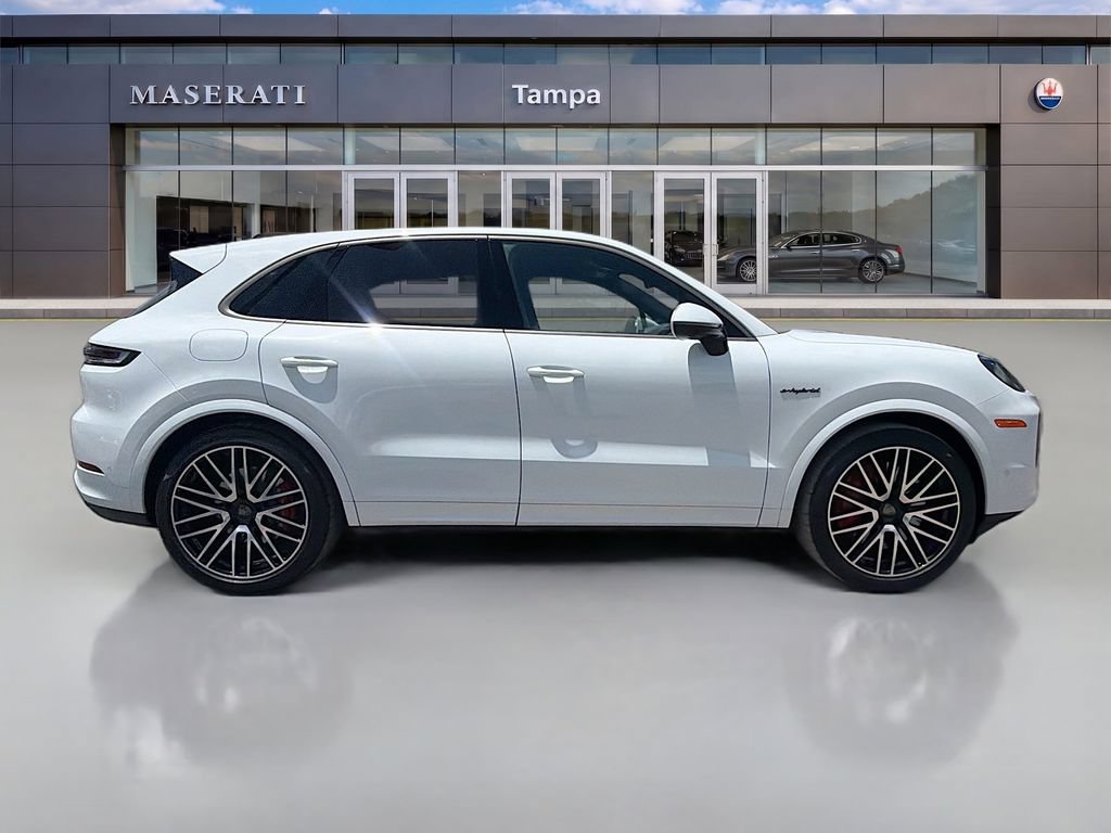 Used 2025 Porsche Cayenne Turbo AWD/4WD image 2
