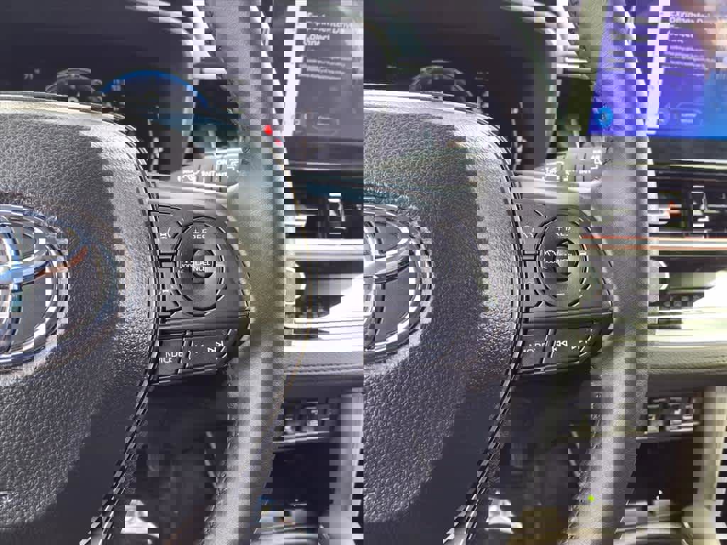 Certified 2024 Toyota Corolla Cross XLE image 11