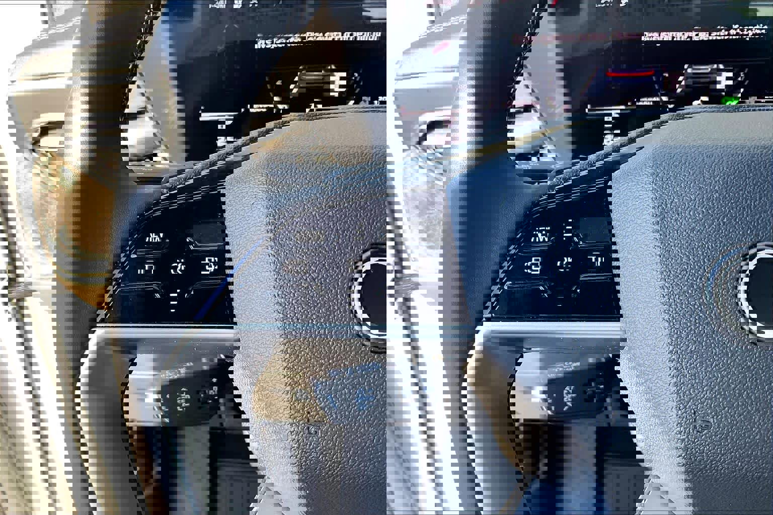 Used 2025 Audi Q5 Premium w/ Convenience Package image 22