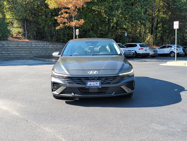 Used 2024 Hyundai Elantra Limited FWD image 2
