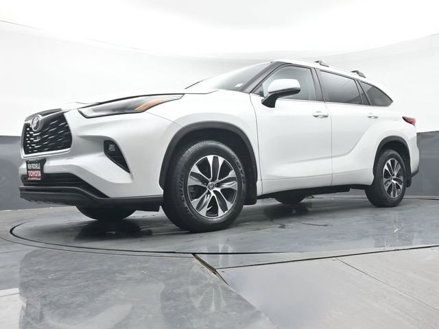 Certified 2023 Toyota Highlander XLE image 39