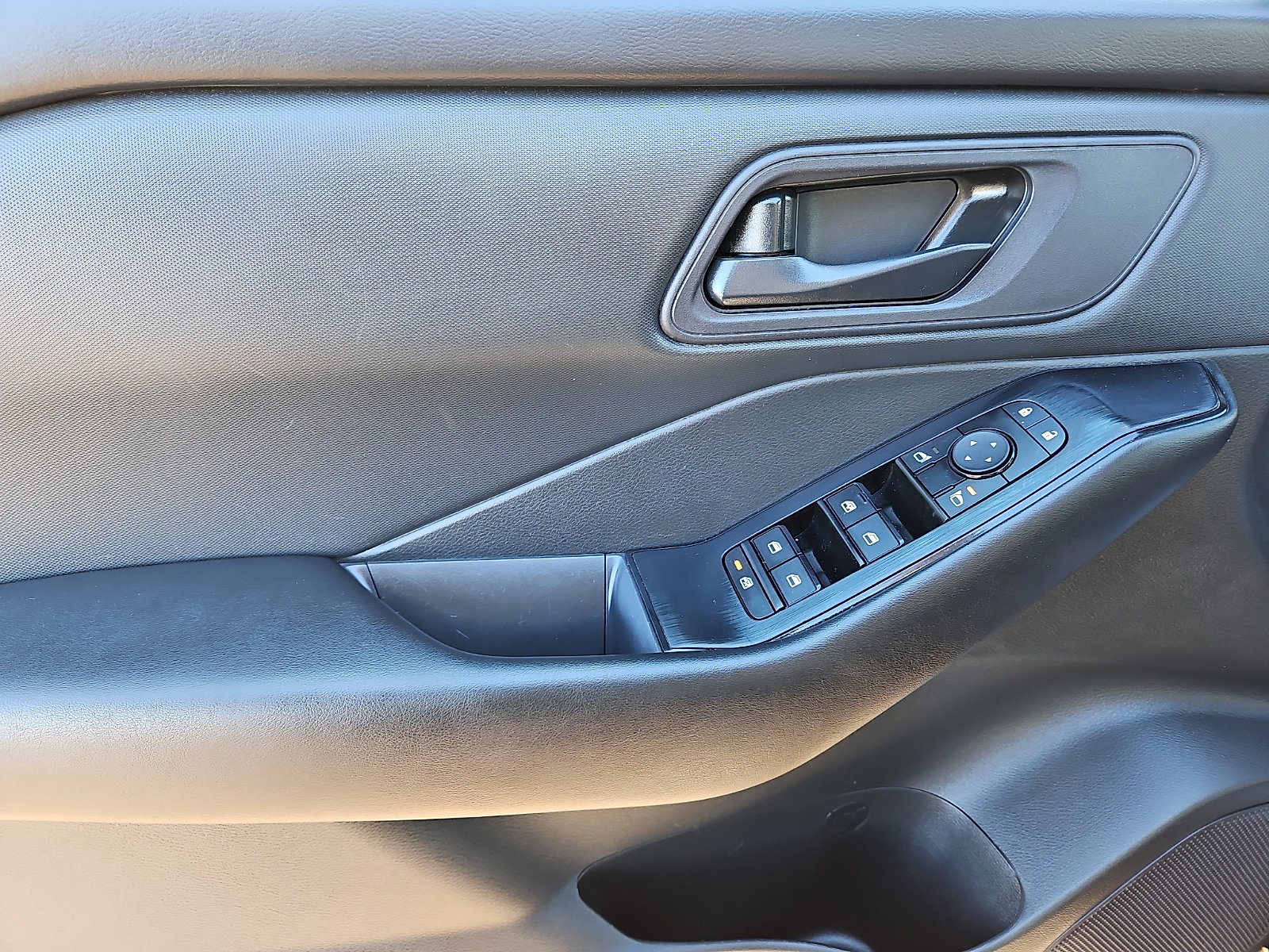 Used 2024 Nissan Rogue S image 12