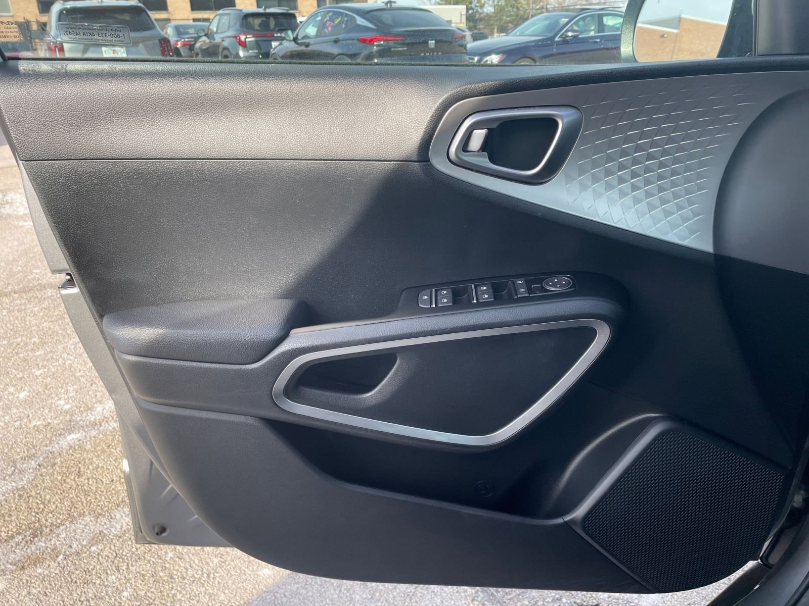 Used 2025 Kia Soul LX w/ LX Technology Package FWD image 18