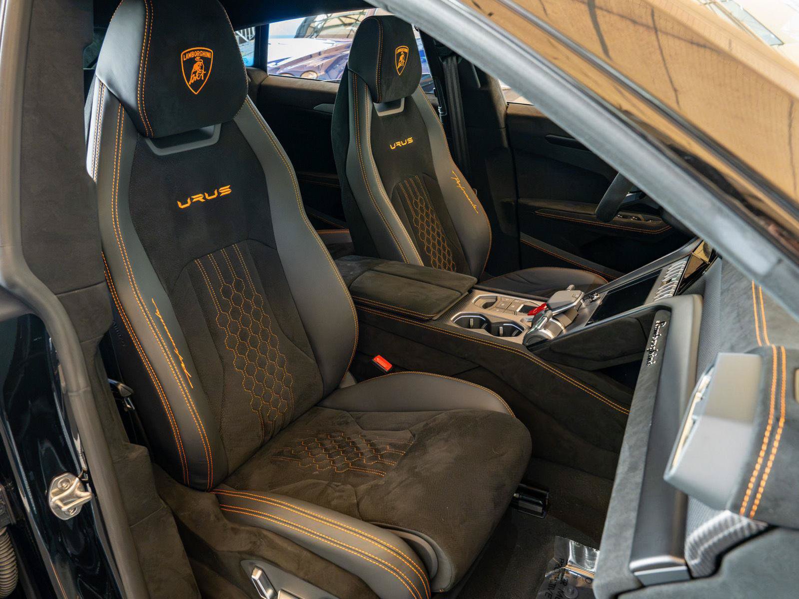 Used 2024 Lamborghini Urus Performante AWD/4WD image 28