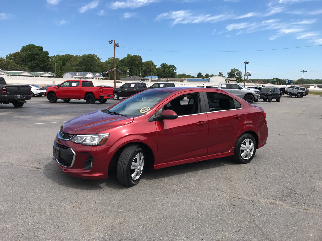 Used 2020 Chevrolet Sonic LT w/ Convenience Package FWD image 3