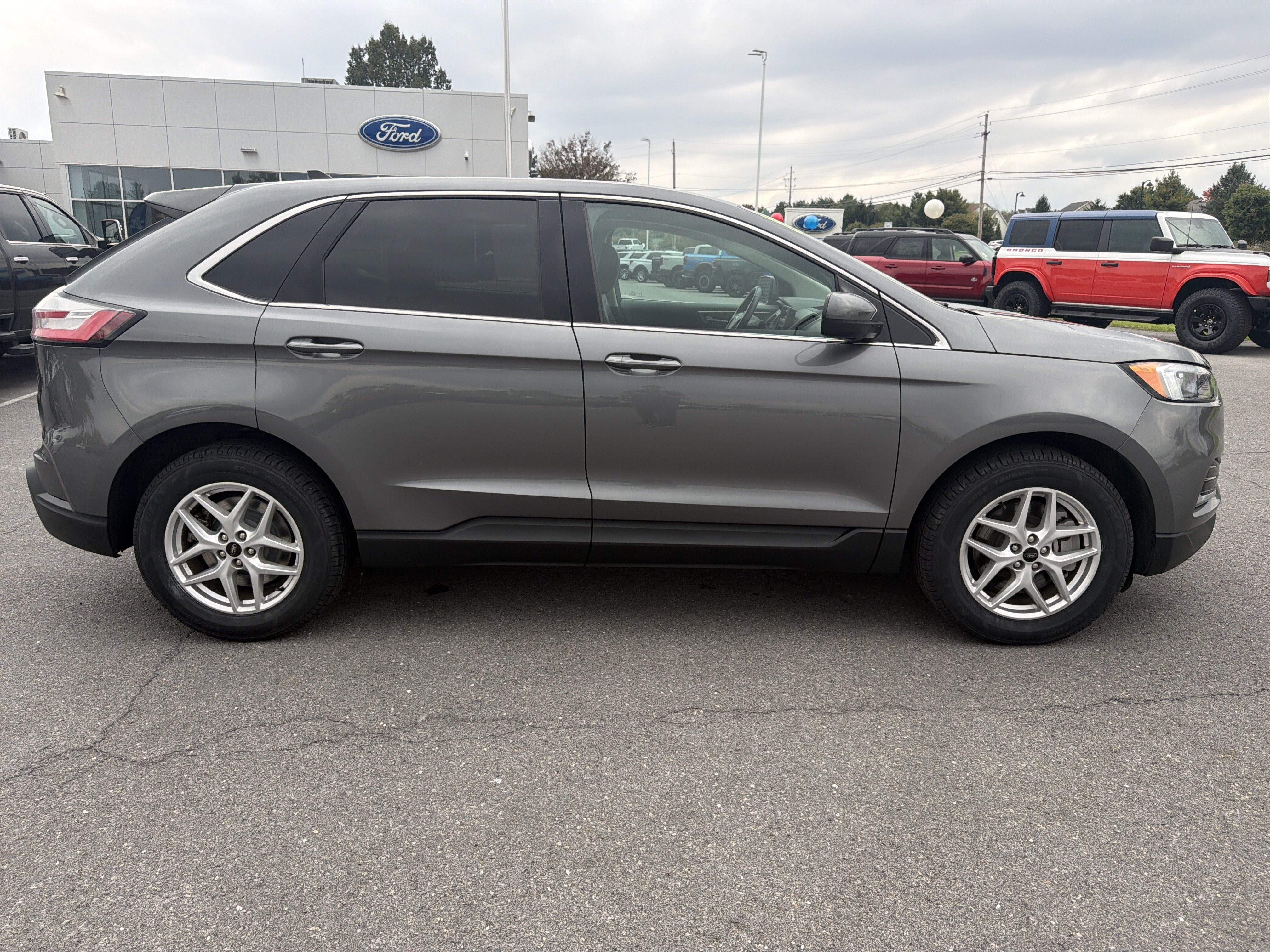 Used 2024 Ford Edge SEL AWD/4WD image 2