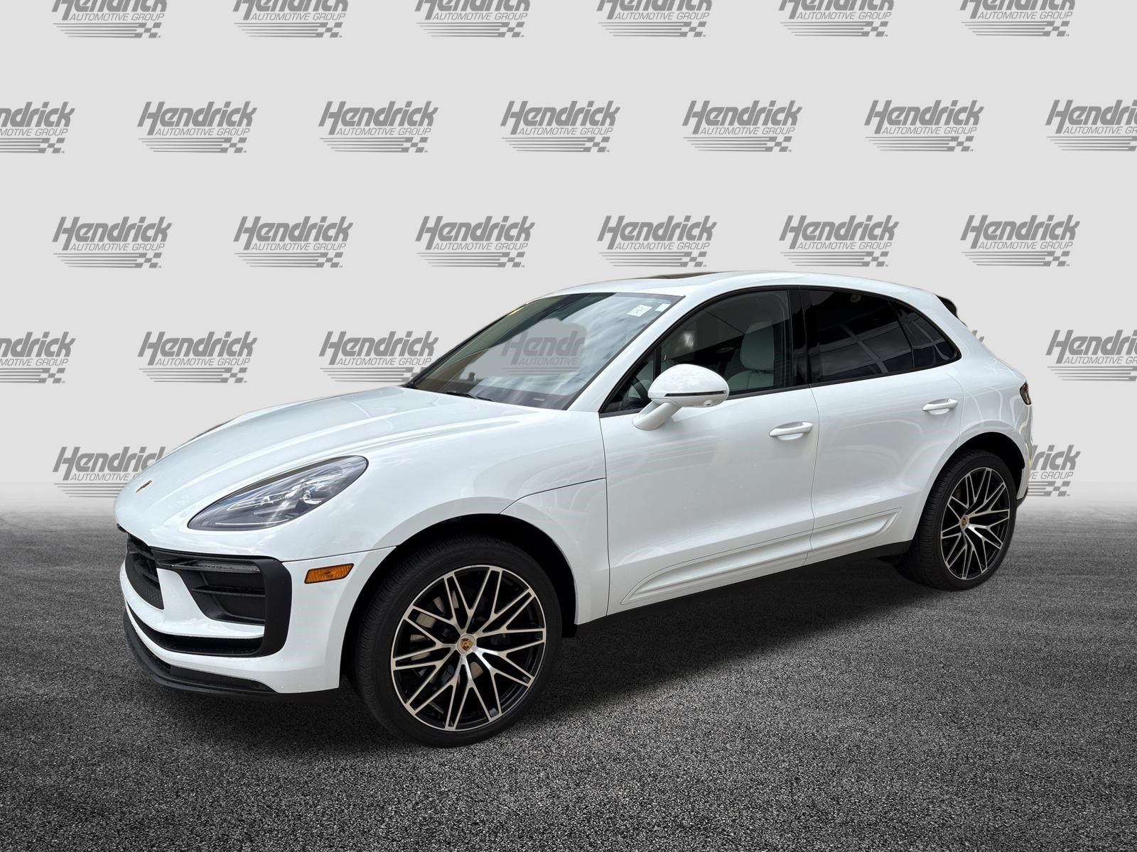 Used 2023 Porsche Macan AWD/4WD image 5
