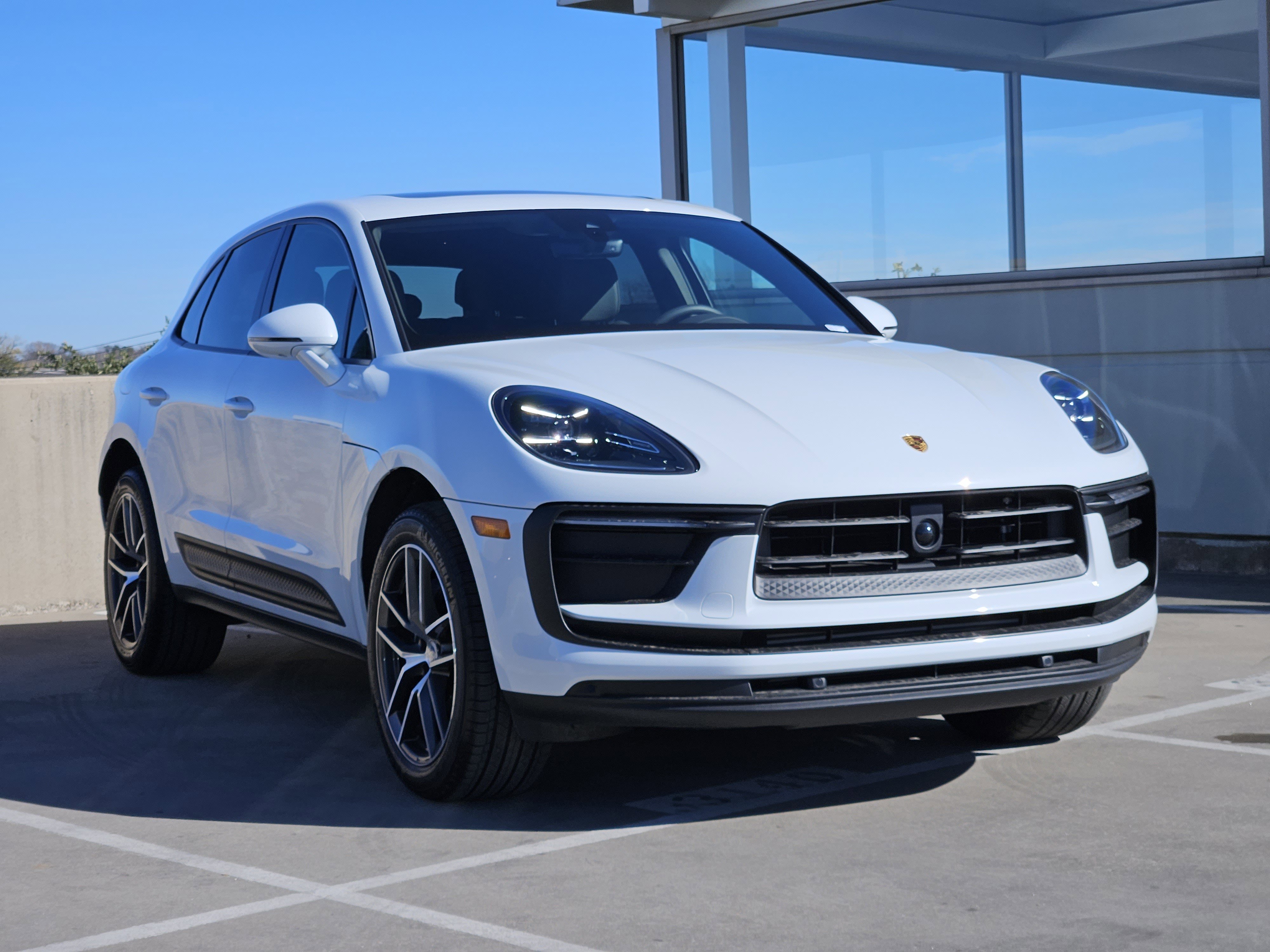 Certified 2025 Porsche Macan image 10