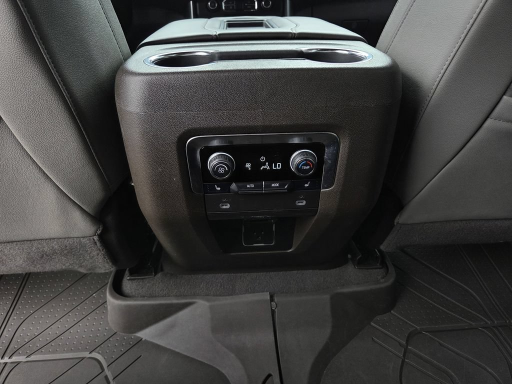 Used 2024 Chevrolet Suburban Z71 w/ Luxury Package AWD/4WD image 25