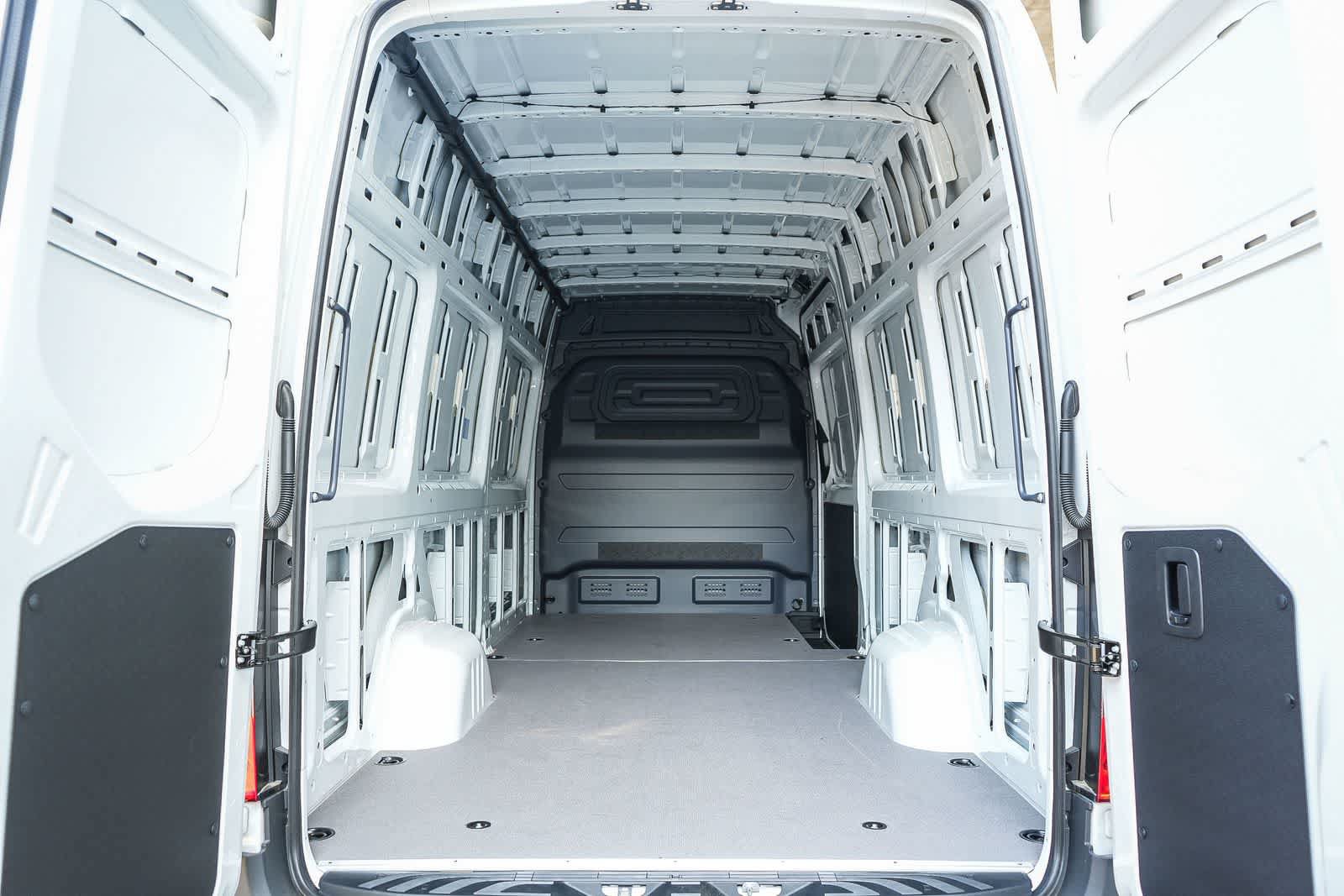 New 2025 Mercedes-Benz eSprinter 170 Cargo image 32