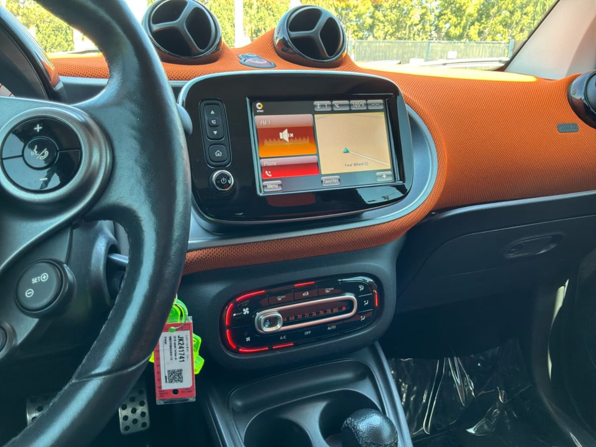 Used 2018 smart fortwo electric drive w/ Sport Package RWD image 15