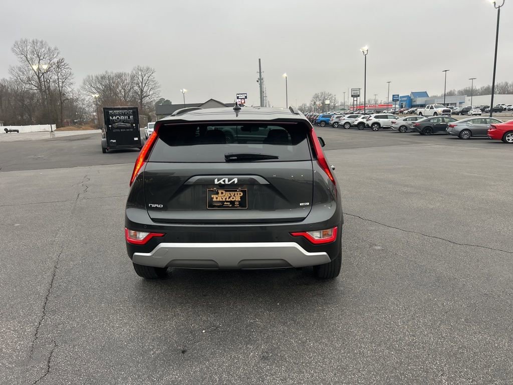 Used 2023 Kia Niro EX image 4