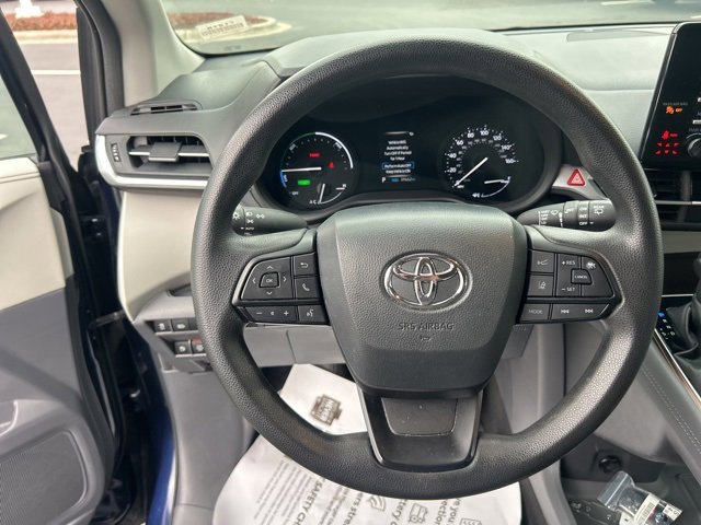 Used 2024 Toyota Sienna LE image 18