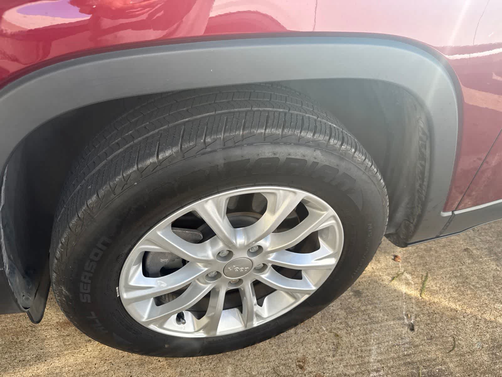 Used 2021 Jeep Cherokee Latitude FWD image 9