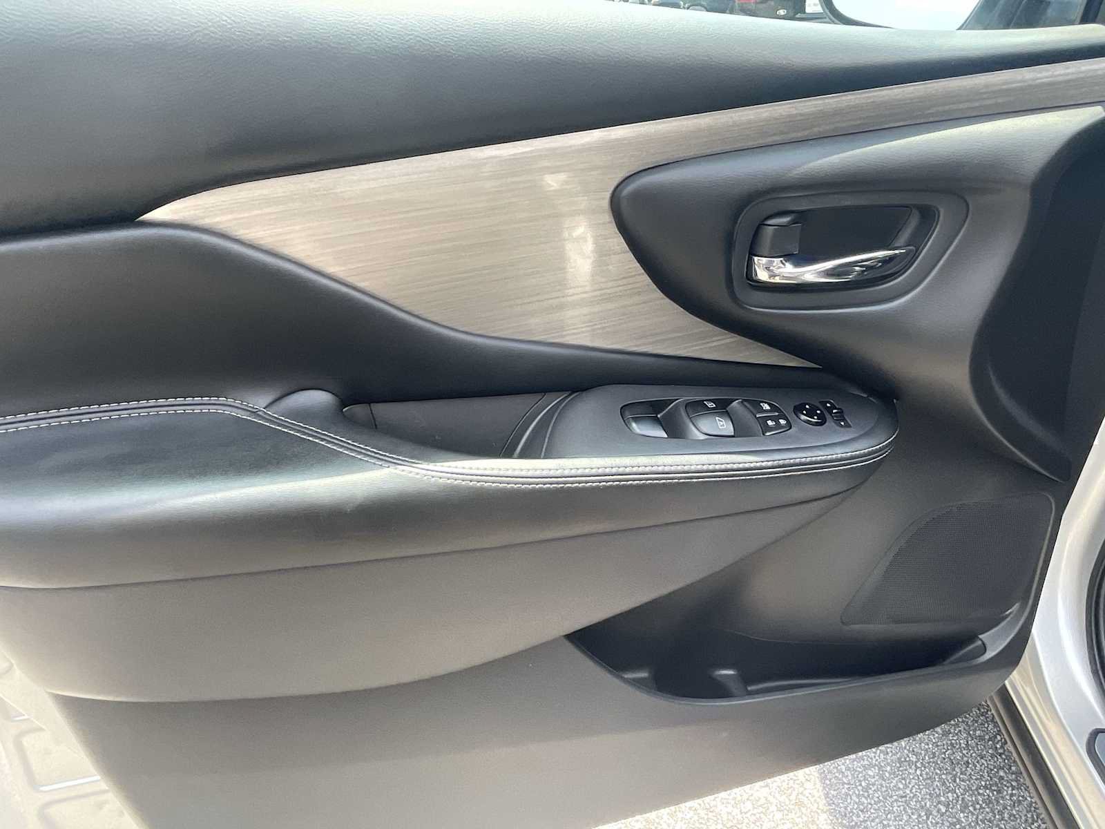 Used 2016 Nissan Murano S AWD/4WD image 11