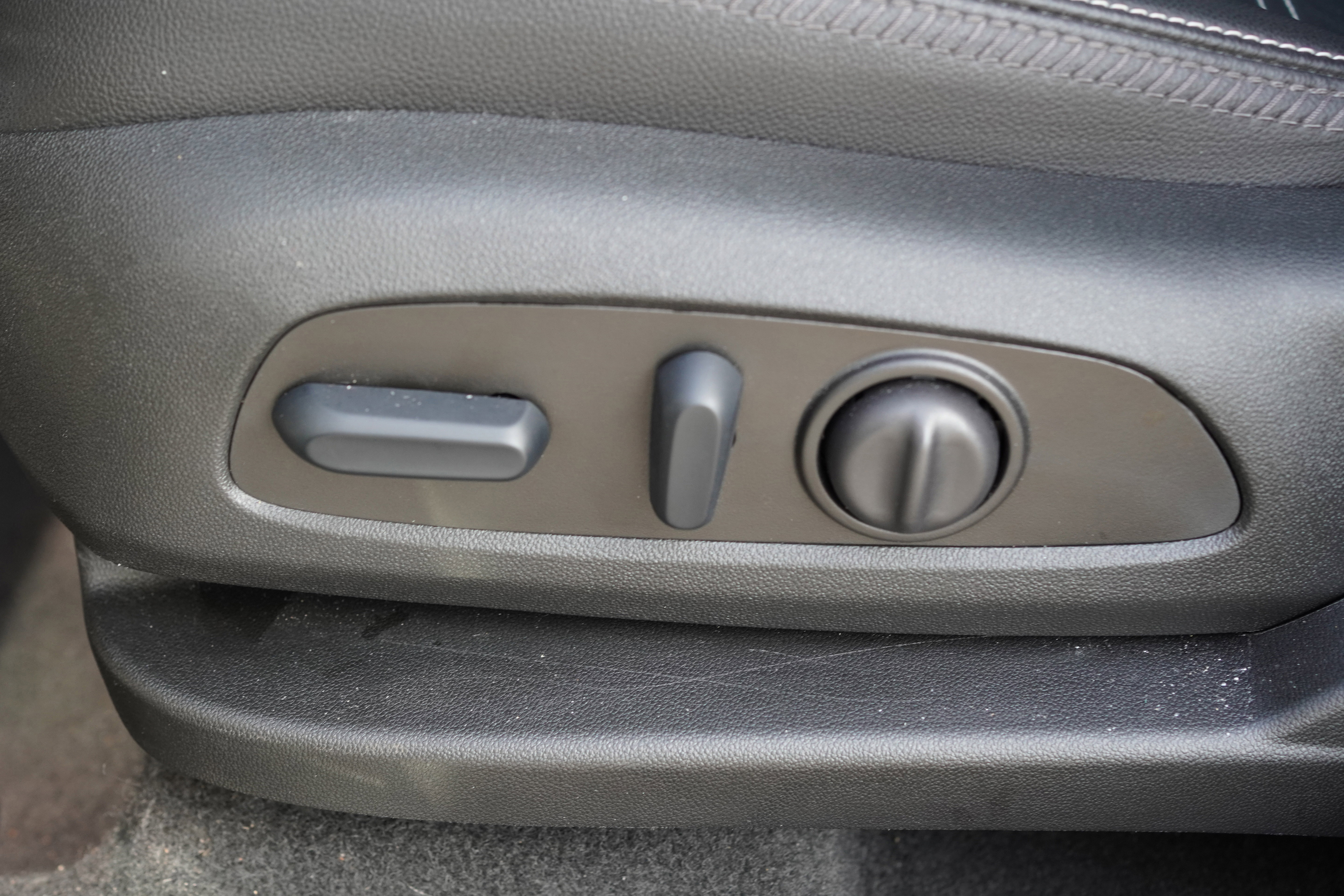 Used 2024 GMC Terrain Denali w/ Denali Premium Package image 33