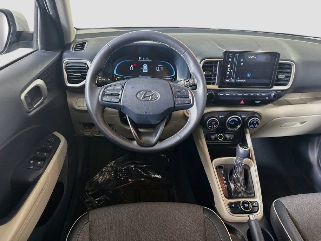 Used 2024 Hyundai Venue Limited FWD image 16