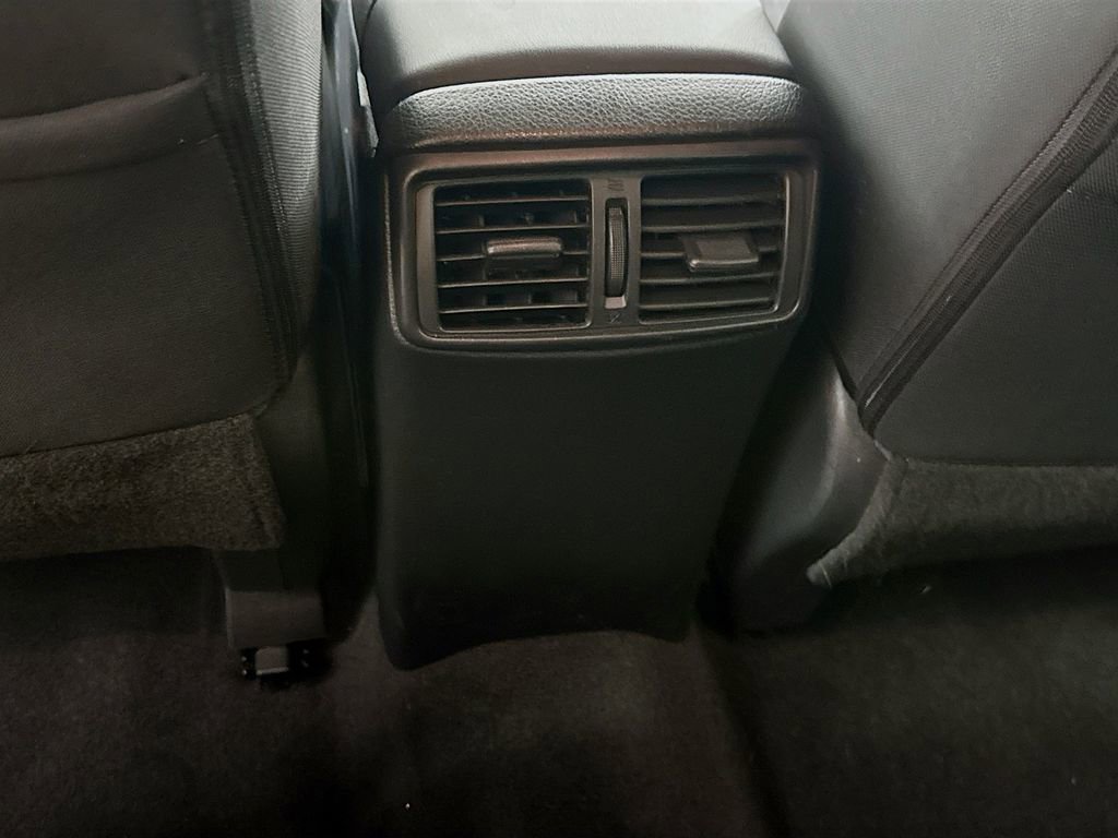 Used 2018 Nissan Rogue SV FWD image 29